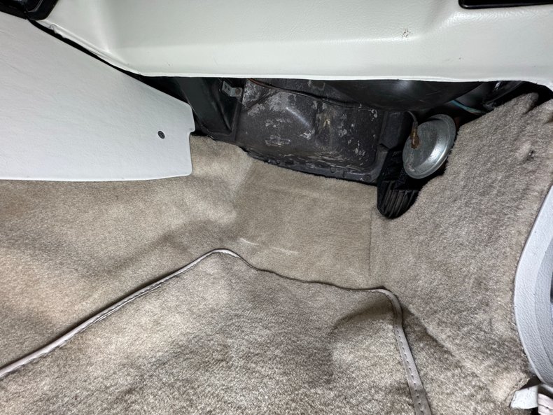 Chevrolet-Corvette-1978-Silver-Oyster-1