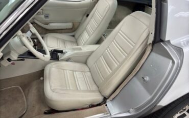 Chevrolet-Corvette-1978-Silver-Oyster-25