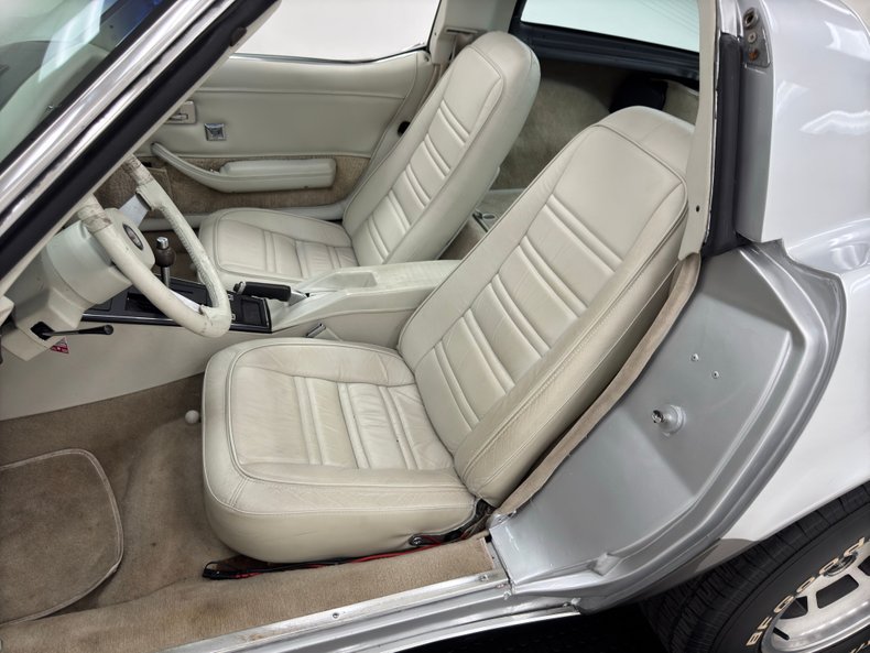 Chevrolet-Corvette-1978-Silver-Oyster-25