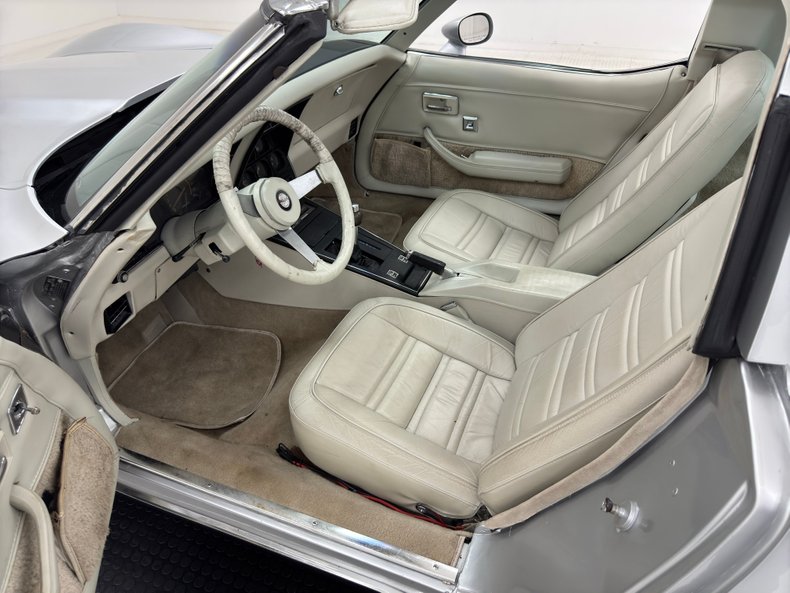 Chevrolet-Corvette-1978-Silver-Oyster-26