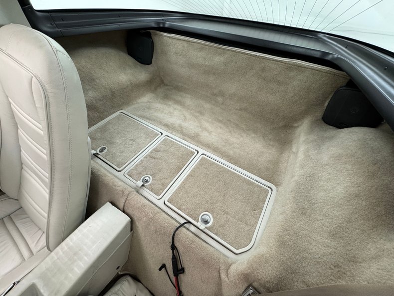 Chevrolet-Corvette-1978-Silver-Oyster-27