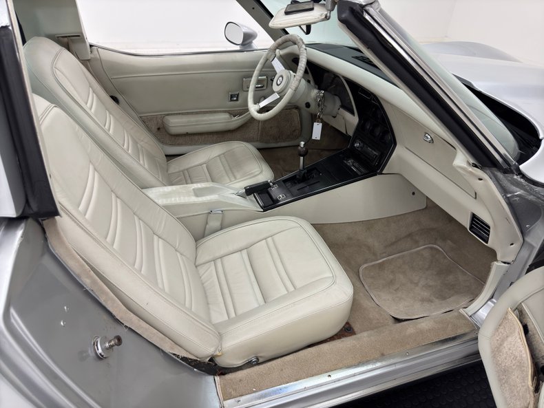 Chevrolet-Corvette-1978-Silver-Oyster-28