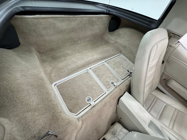 Chevrolet-Corvette-1978-Silver-Oyster-29