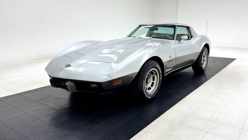 Chevrolet-Corvette-1978-Silver-Oyster-3