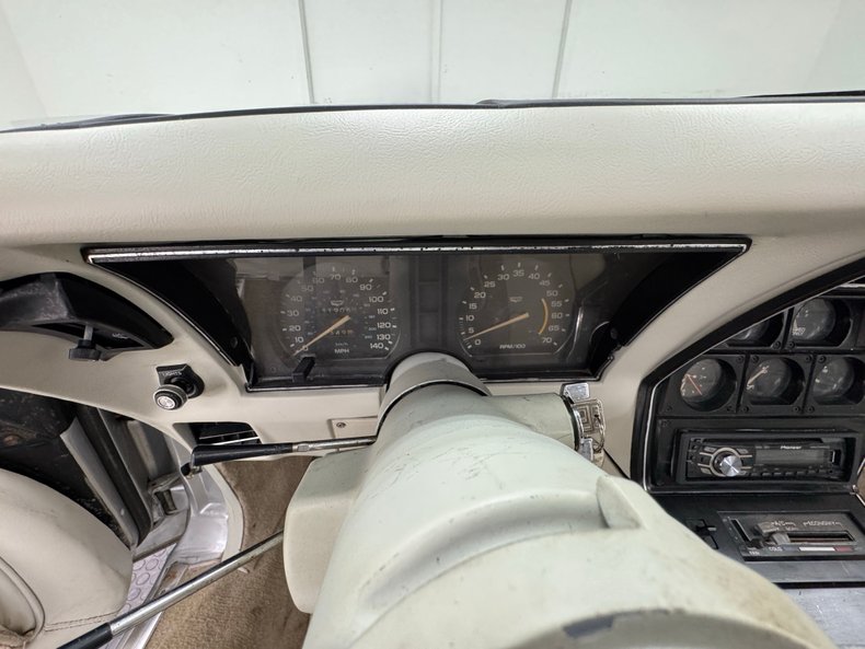 Chevrolet-Corvette-1978-Silver-Oyster-31