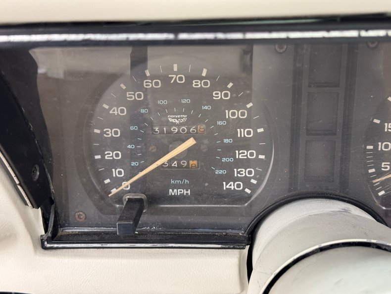 Chevrolet-Corvette-1978-Silver-Oyster-32