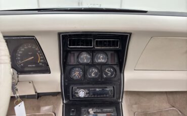 Chevrolet-Corvette-1978-Silver-Oyster-33