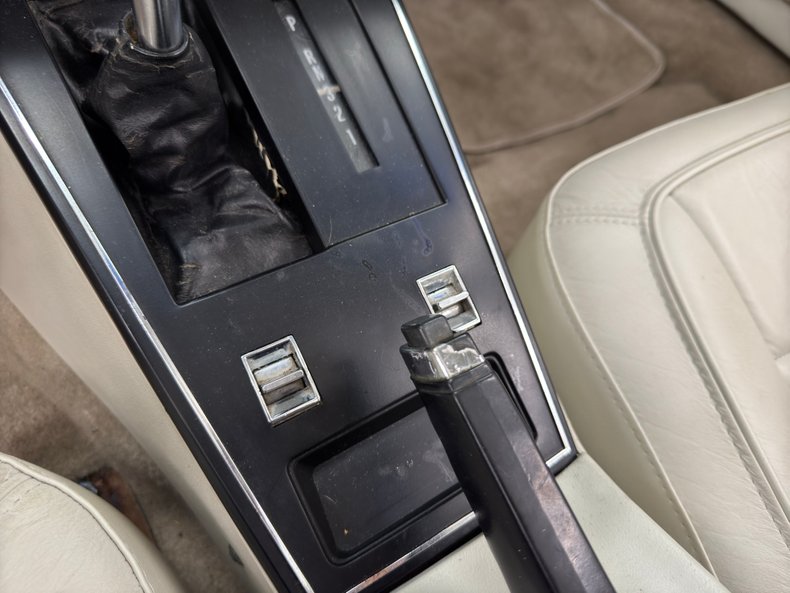 Chevrolet-Corvette-1978-Silver-Oyster-35