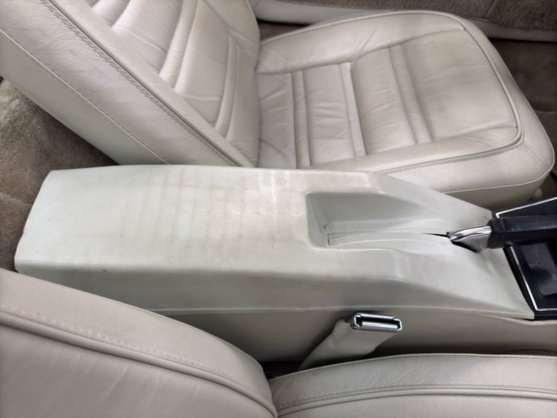 Chevrolet-Corvette-1978-Silver-Oyster-36