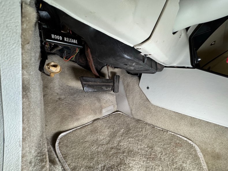 Chevrolet-Corvette-1978-Silver-Oyster-37