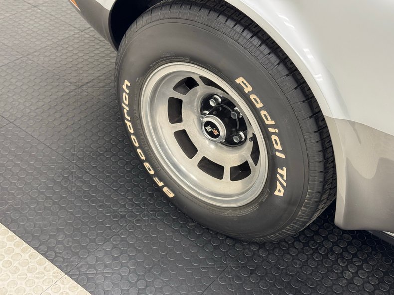 Chevrolet-Corvette-1978-Silver-Oyster-44