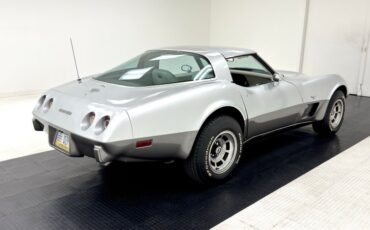 Chevrolet-Corvette-1978-Silver-Oyster-5