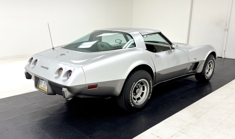 Chevrolet-Corvette-1978-Silver-Oyster-5
