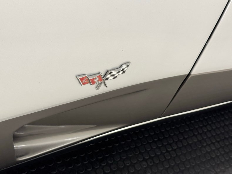 Chevrolet-Corvette-1978-Silver-Oyster-9