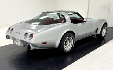 Chevrolet-Corvette-1979-Silver-Metallic-Medium-Red-10