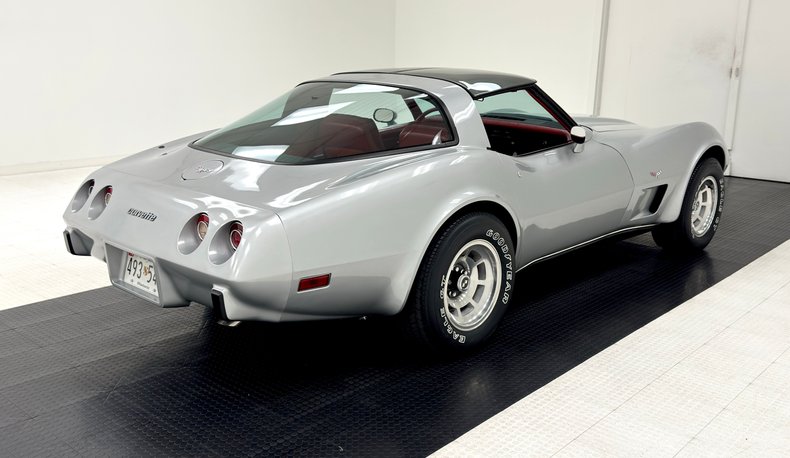 Chevrolet-Corvette-1979-Silver-Metallic-Medium-Red-10