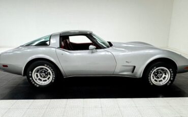 Chevrolet-Corvette-1979-Silver-Metallic-Medium-Red-11