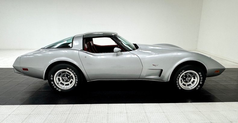 Chevrolet-Corvette-1979-Silver-Metallic-Medium-Red-11