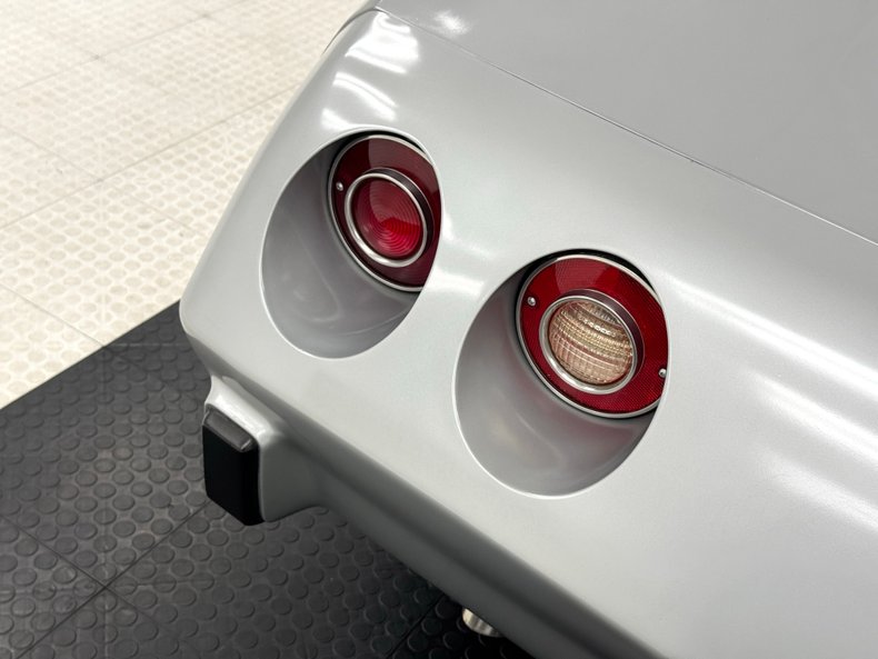 Chevrolet-Corvette-1979-Silver-Metallic-Medium-Red-2