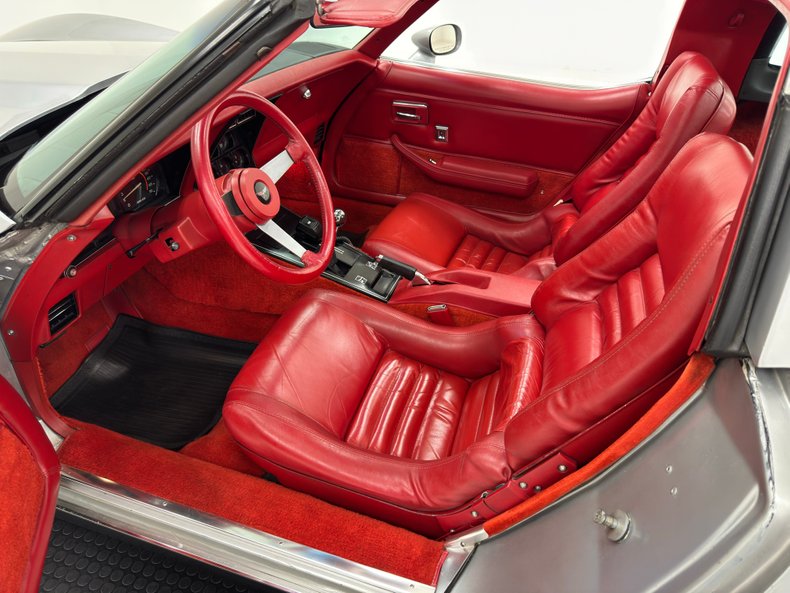Chevrolet-Corvette-1979-Silver-Metallic-Medium-Red-27