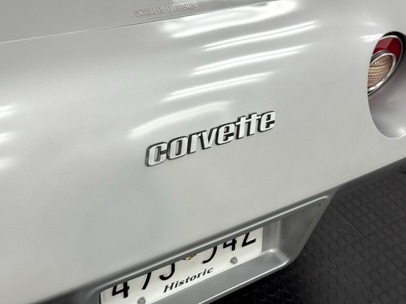 Chevrolet-Corvette-1979-Silver-Metallic-Medium-Red-3
