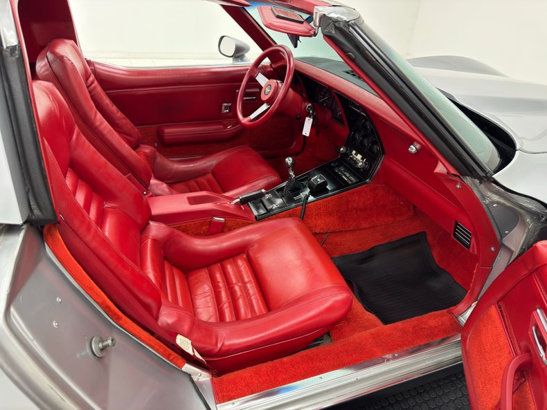 Chevrolet-Corvette-1979-Silver-Metallic-Medium-Red-30