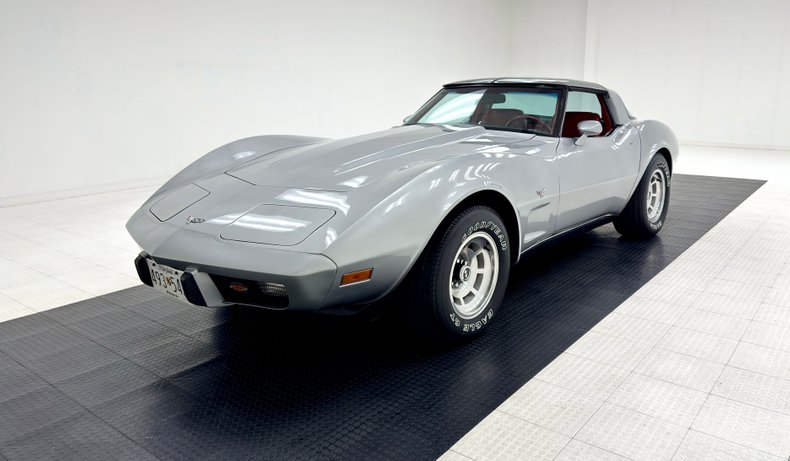 Chevrolet-Corvette-1979-Silver-Metallic-Medium-Red-33