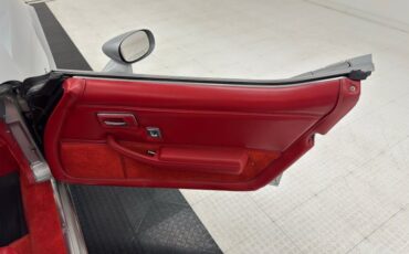 Chevrolet-Corvette-1979-Silver-Metallic-Medium-Red-35