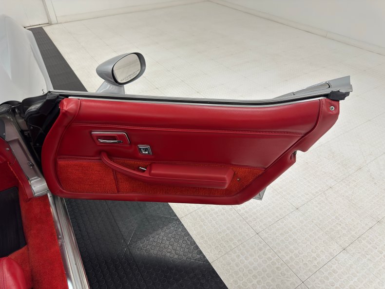 Chevrolet-Corvette-1979-Silver-Metallic-Medium-Red-35