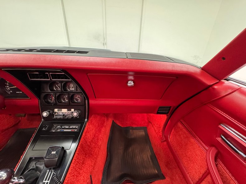 Chevrolet-Corvette-1979-Silver-Metallic-Medium-Red-38