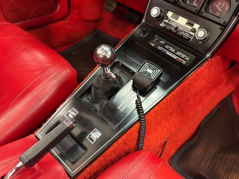 Chevrolet-Corvette-1979-Silver-Metallic-Medium-Red-39