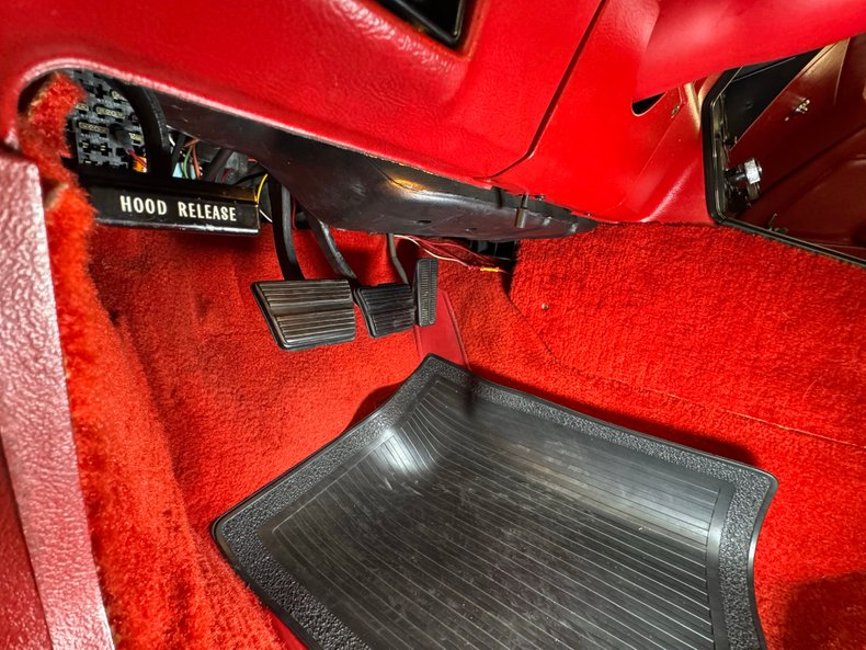 Chevrolet-Corvette-1979-Silver-Metallic-Medium-Red-41