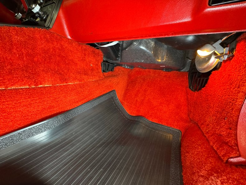 Chevrolet-Corvette-1979-Silver-Metallic-Medium-Red-42