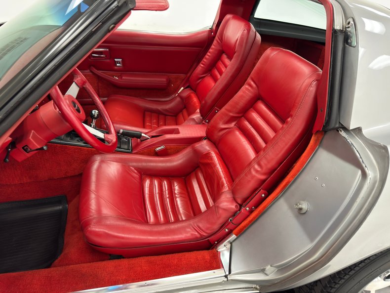Chevrolet-Corvette-1979-Silver-Metallic-Medium-Red-5