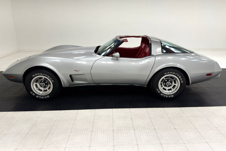 Chevrolet-Corvette-1979-Silver-Metallic-Medium-Red-7