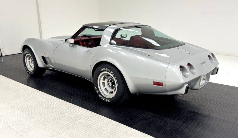 Chevrolet-Corvette-1979-Silver-Metallic-Medium-Red-8