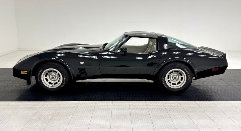 Chevrolet-Corvette-1980-Black-Oyster-1