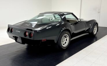 Chevrolet-Corvette-1980-Black-Oyster-11