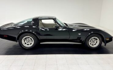 Chevrolet-Corvette-1980-Black-Oyster-12