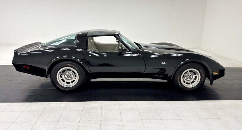 Chevrolet-Corvette-1980-Black-Oyster-12