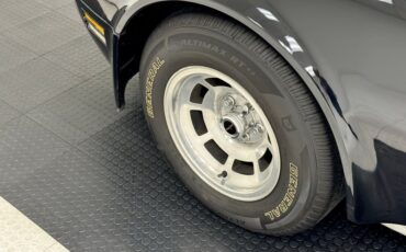 Chevrolet-Corvette-1980-Black-Oyster-15