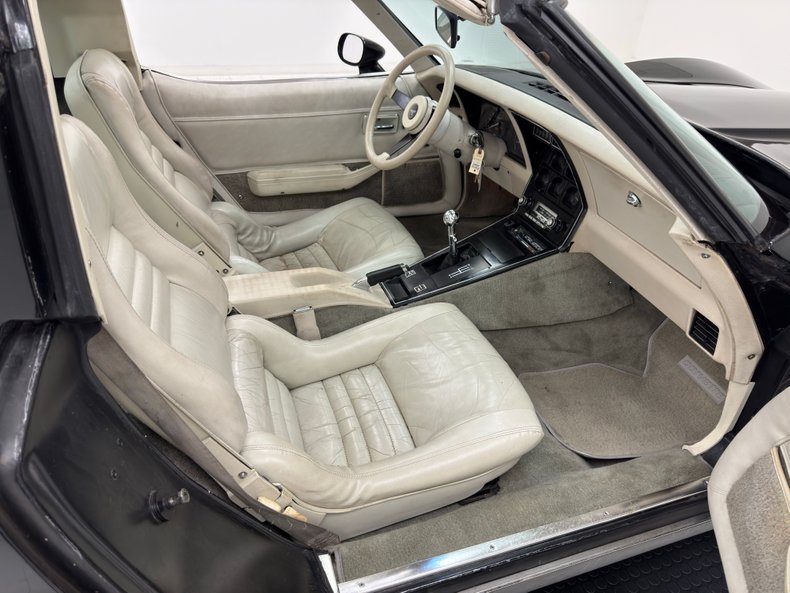 Chevrolet-Corvette-1980-Black-Oyster-3