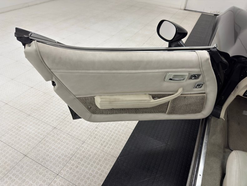 Chevrolet-Corvette-1980-Black-Oyster-36