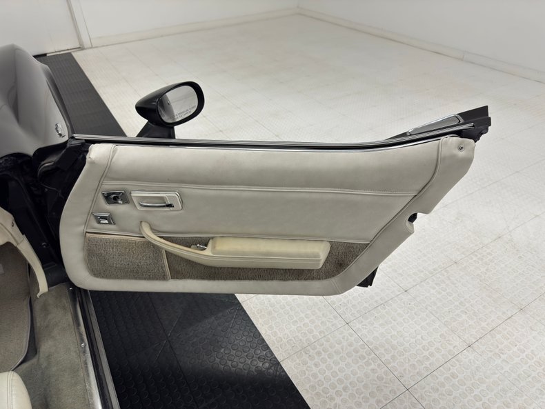 Chevrolet-Corvette-1980-Black-Oyster-37