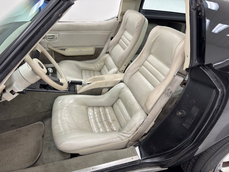 Chevrolet-Corvette-1980-Black-Oyster-38