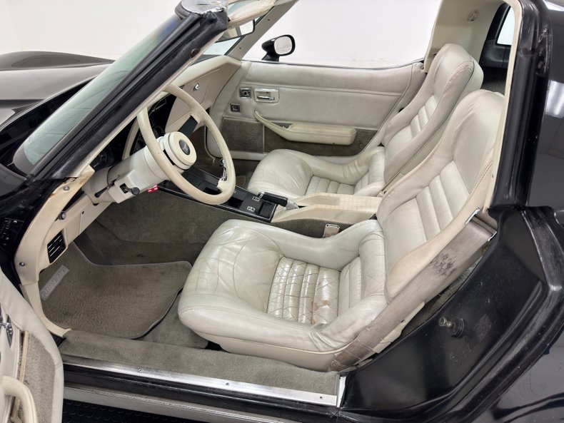 Chevrolet-Corvette-1980-Black-Oyster-39