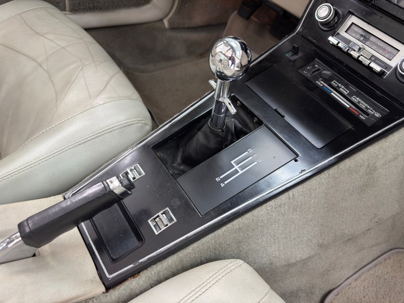 Chevrolet-Corvette-1980-Black-Oyster-44