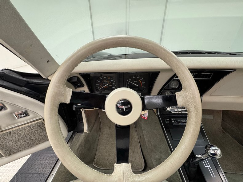 Chevrolet-Corvette-1980-Black-Oyster-5