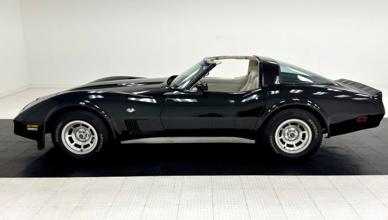 Chevrolet-Corvette-1980-Black-Oyster-8