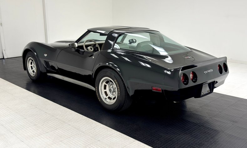Chevrolet-Corvette-1980-Black-Oyster-9